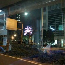 台場二丁目　バス停の近くで信号待ち