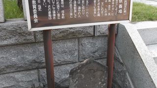 おとぼけ風の庚申供養塔三猿見ませんか・・