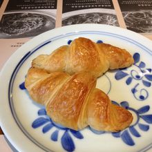 食前のクロワッサン