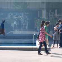 建物内部中心部にあるプール