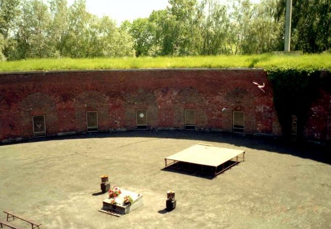 ザモシチの第二次世界大戦の爪痕ロトンダ