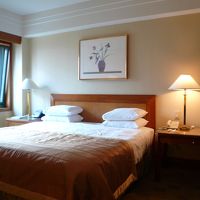 窓が小さく息苦しいです。。。