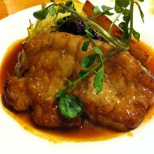 ボリューム満点のポークソテー