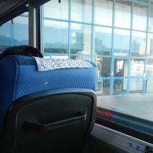 空港行きの車内。