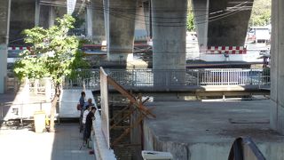 船の移動なんてあまりなじみがありませんが、ワットプラケオなど川沿いの観光地が多いので超便利。