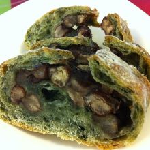 たまにしか出ないレア品。抹茶大納言。