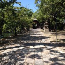 小倉城となりです