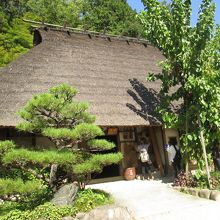 三州足助屋敷の母屋。生活の様子がうかがえます。