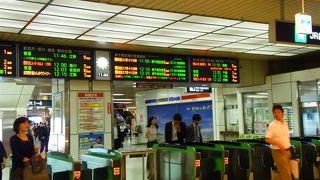 夏はよいですが、ホームは基本的に屋外ですから　もの凄く寒いです