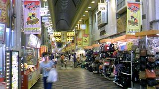 阪神尼崎駅からつながる長い商店街