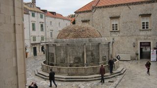 街のシンボル的な大噴水