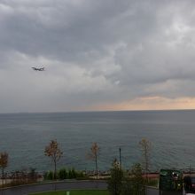 次々と飛んでくる飛行機