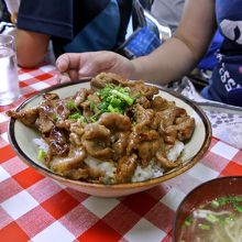 日替りメニューの豚丼