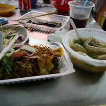 人気があって待たされた店のワンタン麺