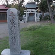 旧東海道の松並木と神社、庚申塔など歴史がある・・
