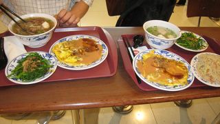 定番スポットを押さえ、景色の後はフードコートのチェックも是非！