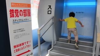 宇宙食を売っているほか、無料の体験コーナーがある