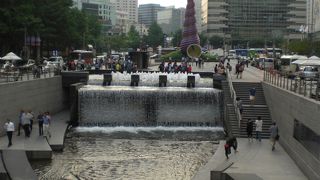 観光客で賑ってます