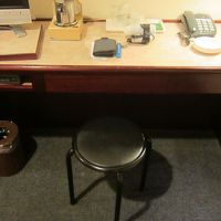 椅子は丸椅子しかないのだけが・・・