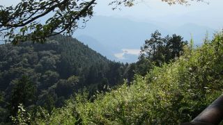 台風１８号の影響で湖面が茶色でした
