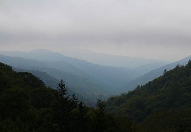 名前通りのスモーキーな景観