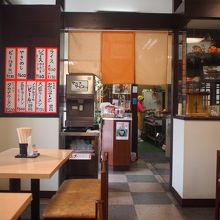 昼食時間帯を外れていたので、貸し切り状態でした