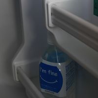 お部屋の冷蔵庫にミネラルウォーターが冷やされて〜無料♪