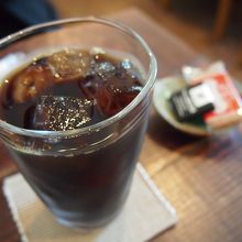 単品ドリンクは、お菓子付きなのが嬉しい♪