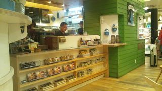 いつも混んでます　有機の濃厚なコーヒー