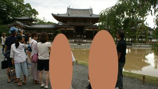 美しい鳳凰堂。時間にゆとりをもって訪問し、ぜひとも鳳凰堂内部まで参拝すべし。