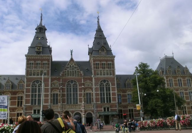 アムステルダム国立美術館正面。
