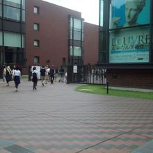 動物園の右手奥が入口です