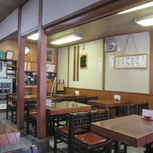 店内も昔ながらの雰囲気です