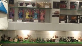 お土産によい小物があります