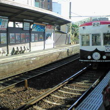 住宅街の間を走り抜けてきます。