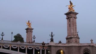 絢爛豪華な橋。