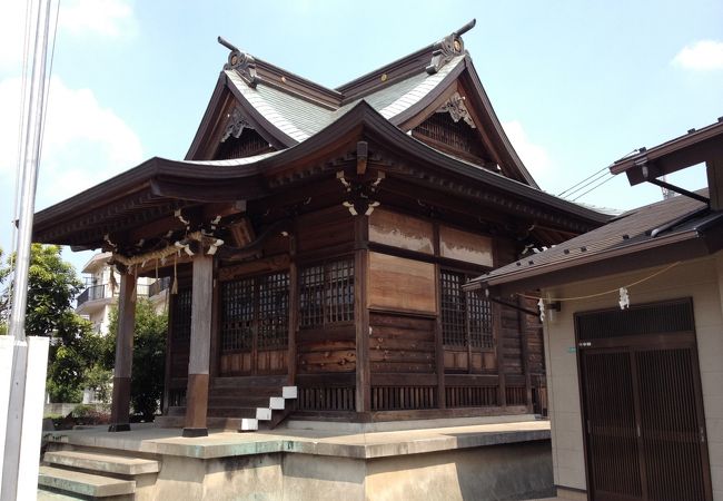 街中の神社