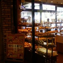 狭いながらもたくさんの種類がおいてあります。