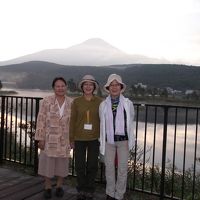 朝靄に煙る湖畔