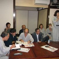 無料カラオケルーム。ここは団体貸し切り部屋