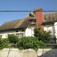 つたのからまる洋館