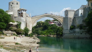 モスタルを象徴する橋です