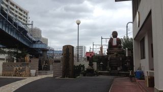 震災で崩れたそうです