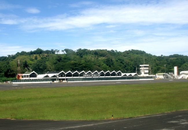 ビーチ・リゾートの島ヌシ・ベの空港