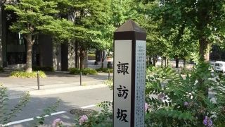 坂の途中には、保存の決まっている赤坂プリンス旧館があります