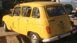 おもちゃの様なタクシー