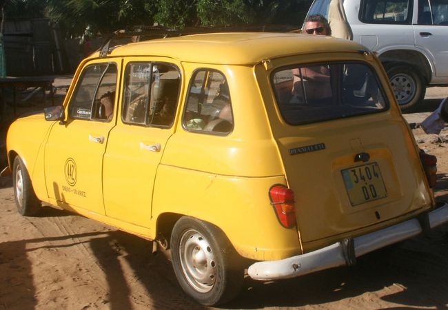 おもちゃの様なタクシー