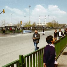 フェリー乗り場前の大通り。