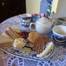 アフタヌーンティーは１日中頂けます。