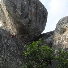 石窟寺院の涅槃像を見た後、更に進みます。